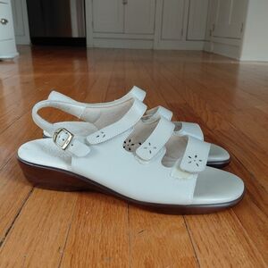 SAS TRIPOD COMFORT SANDALS ADJUSTABLE STRAP AND LOOP CLOSURE SIZE 10.5